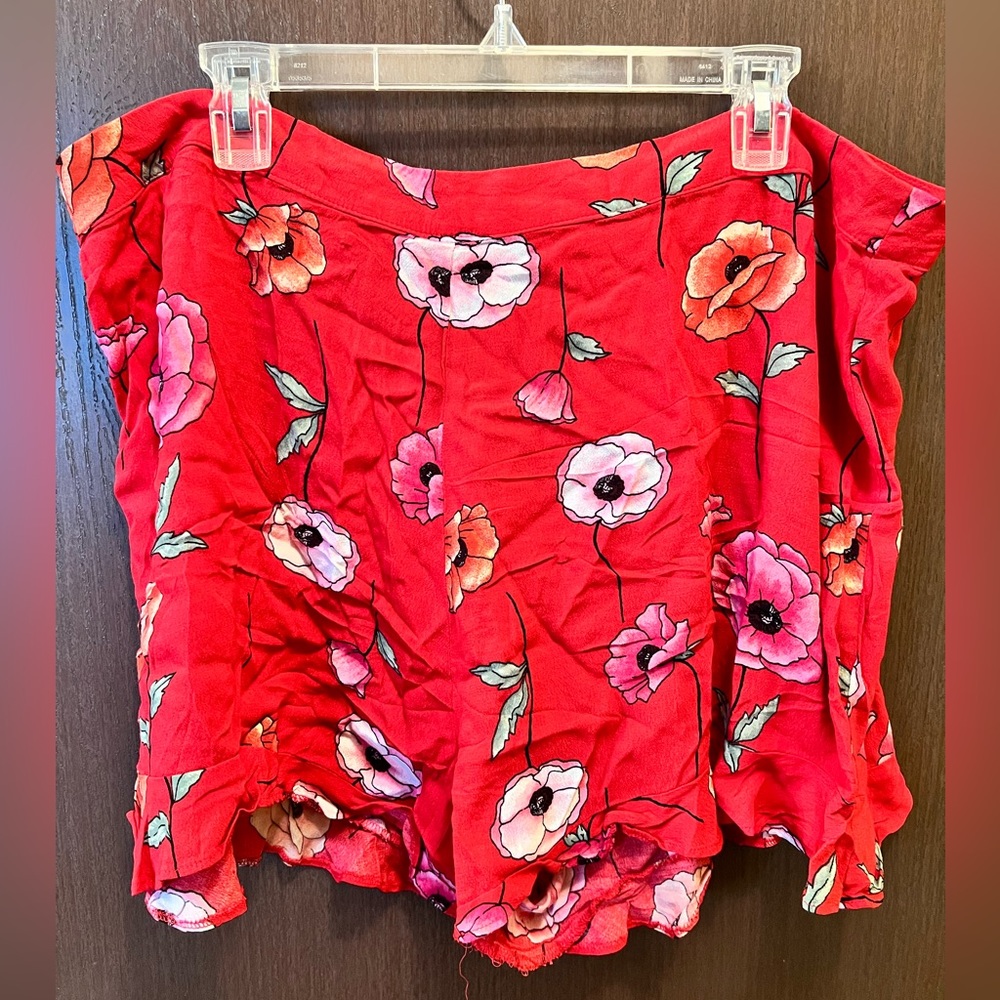 Forever 21 Red Floral Shorts Size 3X.